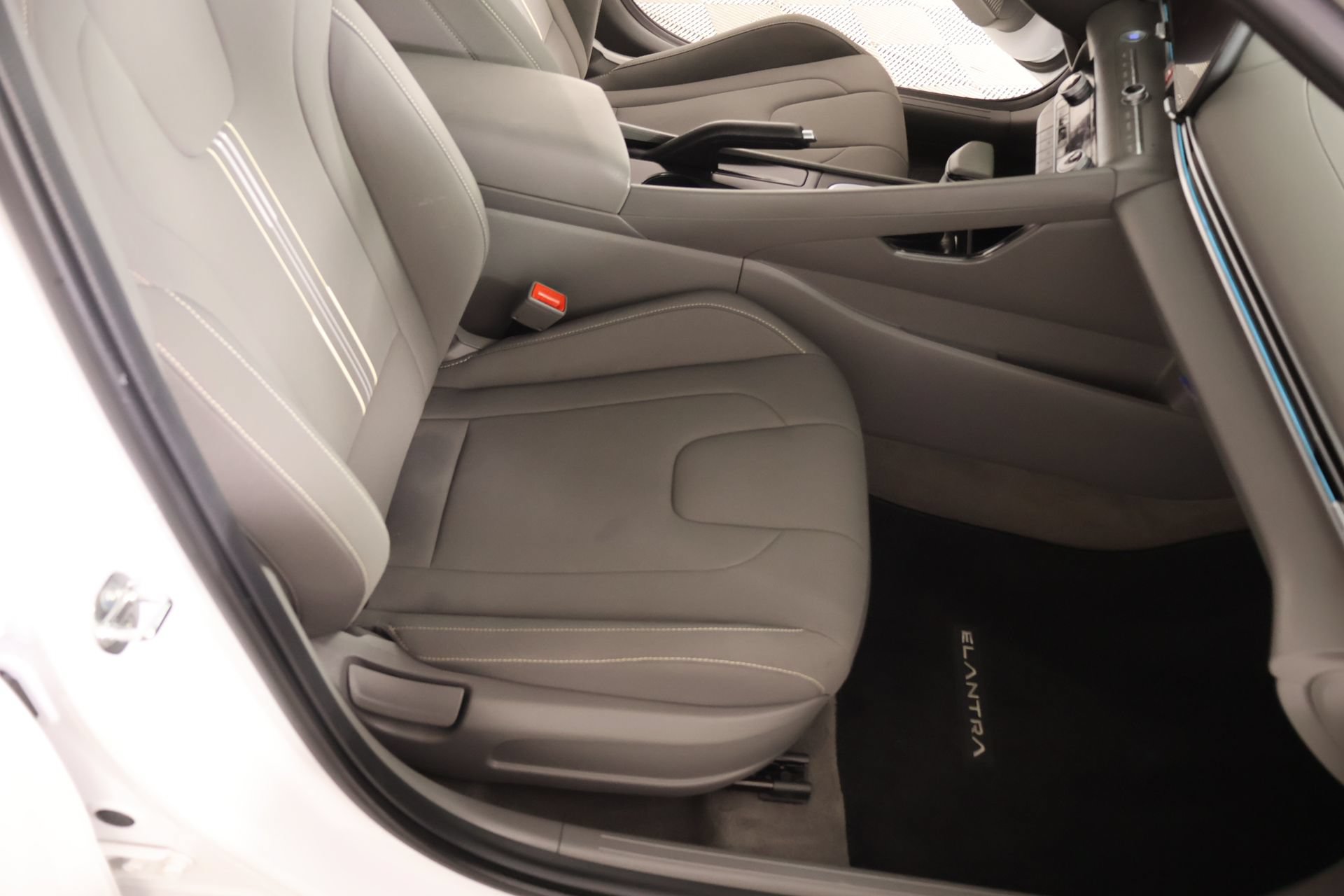 Used 2024 Hyundai Elantra SEL FWD image 13