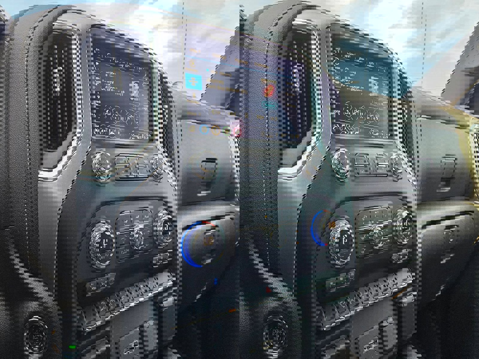 Used 2021 GMC Sierra 1500 SLT w/ SLT Premium Package image 15