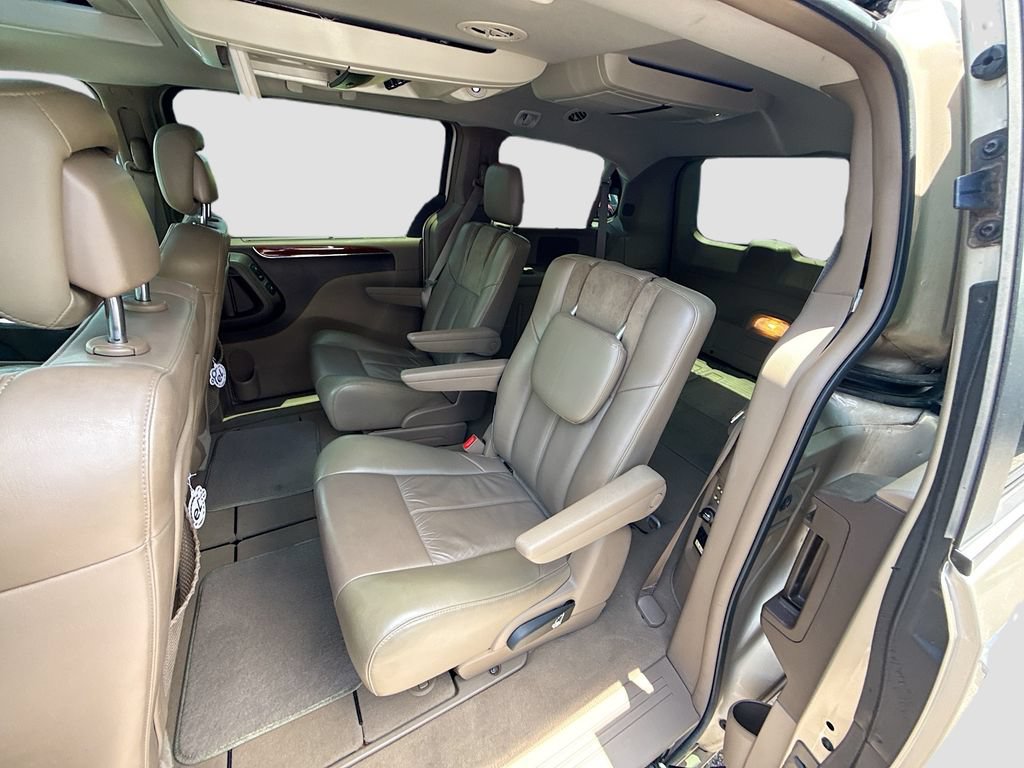 Used 2013 Chrysler Town & Country Limited w/ Luxury Group FWD image 27