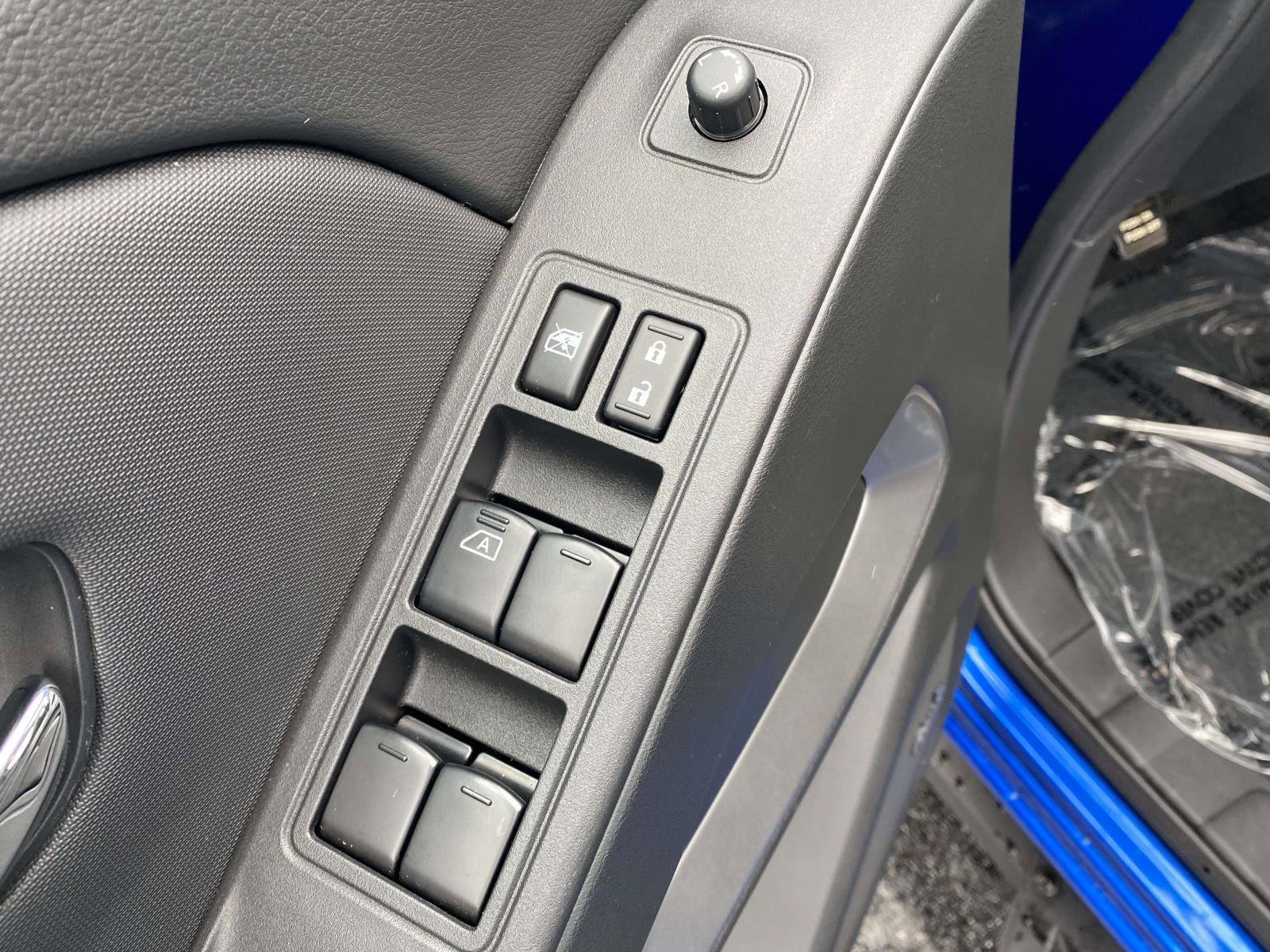 Used 2024 Nissan Frontier SL image 17