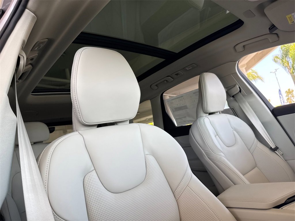 New 2026 Volvo XC60 B5 Ultra image 16