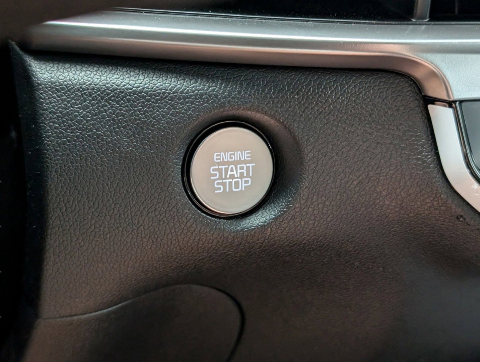 Used 2025 Kia Sorento S w/ Panoramic Sunroof Package image 29