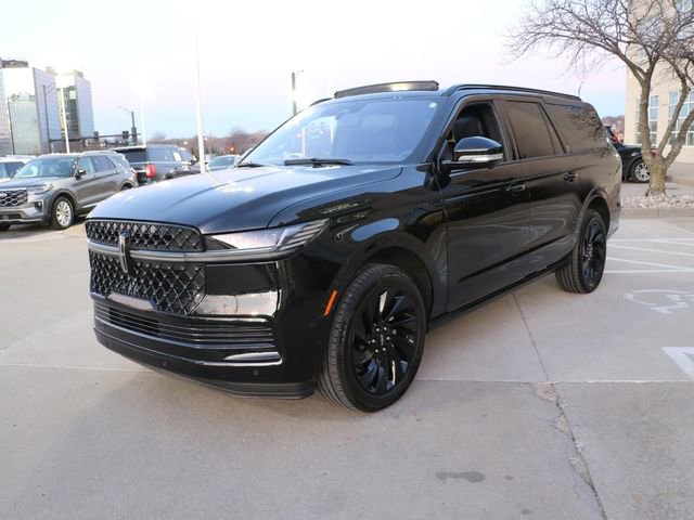 Used 2025 Lincoln Navigator L Reserve w/ Jet Appearance Package image 2