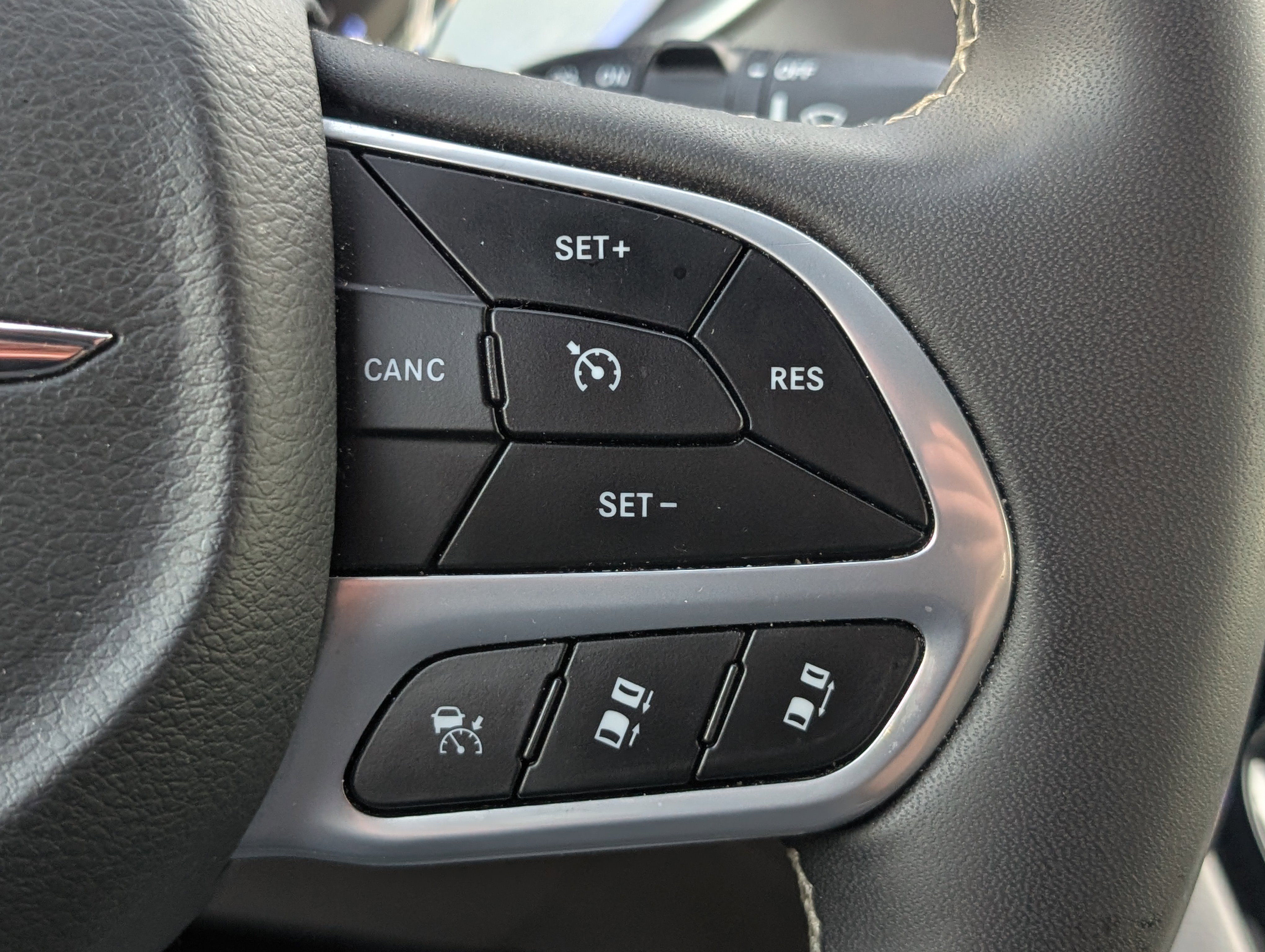 Used 2024 Chrysler Pacifica Touring-L image 24