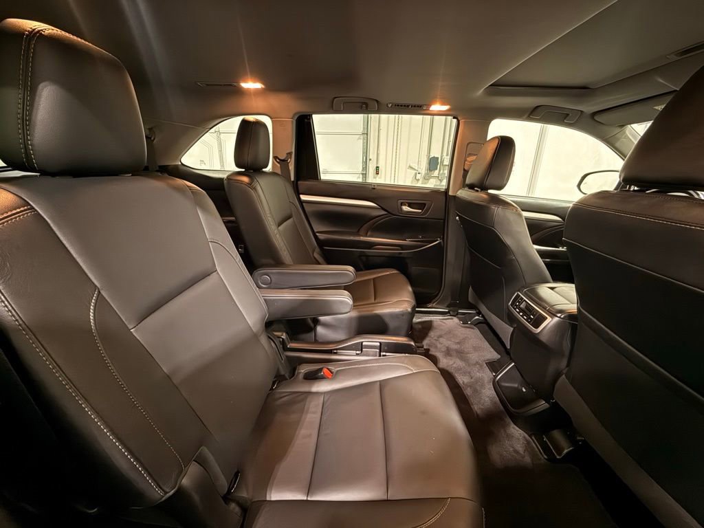Used 2018 Toyota Highlander XLE image 34