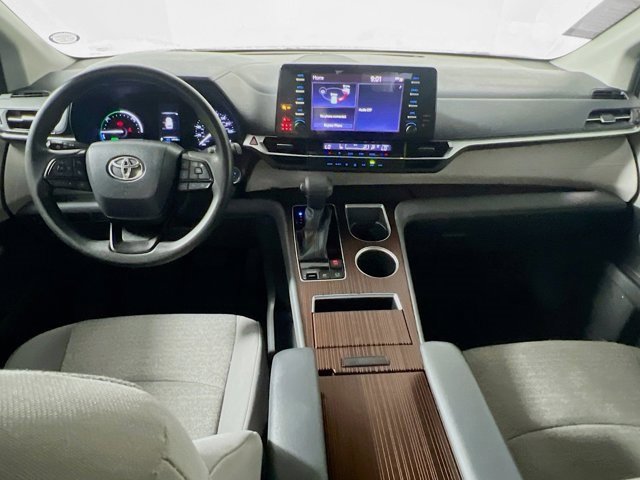 Used 2022 Toyota Sienna LE image 26