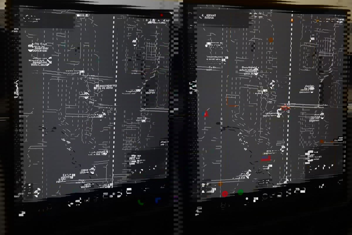 Used 2022 Tesla Model X image 9