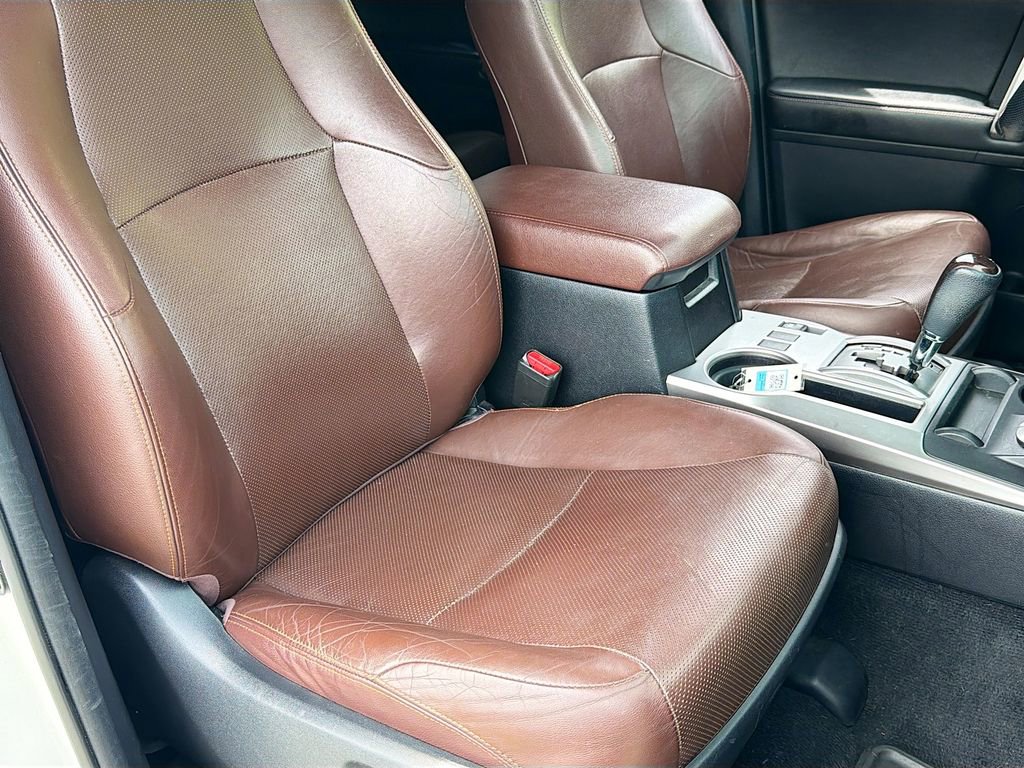 Used 2014 Toyota 4Runner Limited AWD/4WD image 31