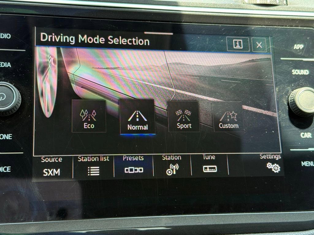 Used 2023 Volkswagen Tiguan SE AWD/4WD image 20