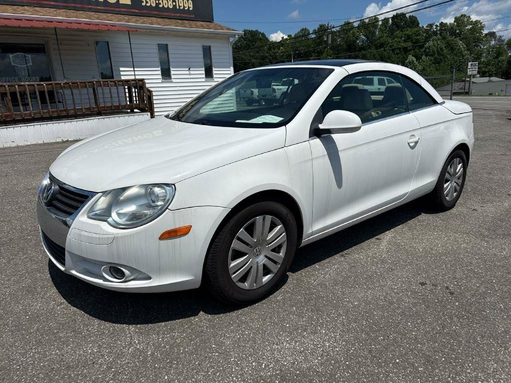 Used 2008 Volkswagen Eos FWD image 2