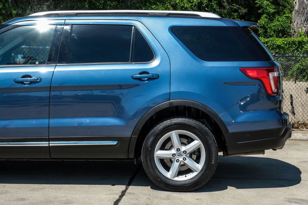 Used 2018 Ford Explorer XLT w/ Equipment Group 202A FWD image 22