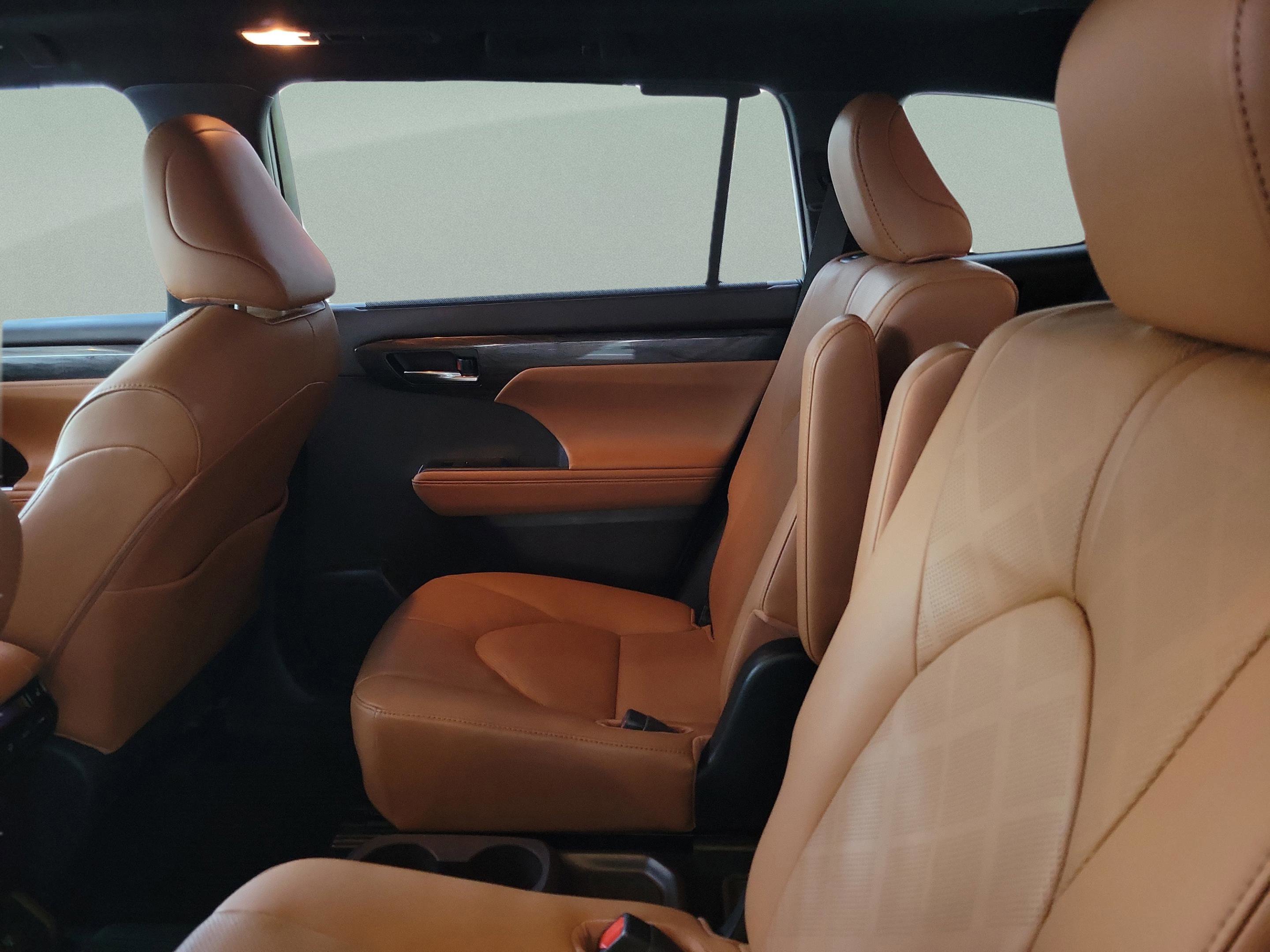 Used 2020 Toyota Highlander Platinum image 29