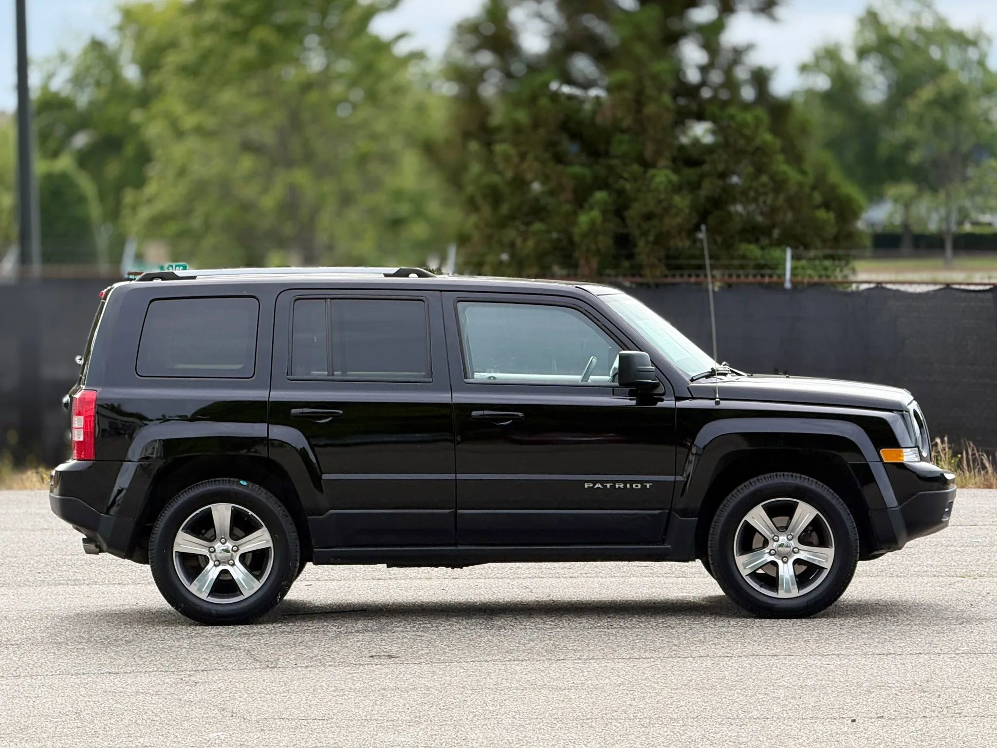 Used 2017 Jeep Patriot High Altitude AWD/4WD image 7