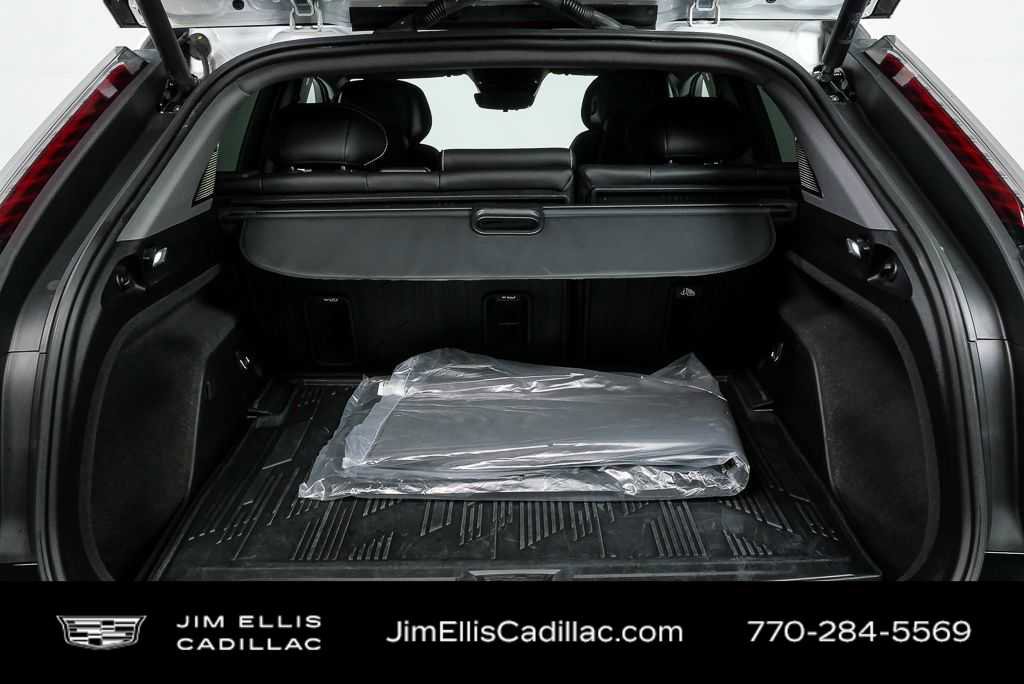 Certified 2025 Cadillac Optiq Luxury 2 w/ LPO, Floor Liner Package AWD/4WD image 28