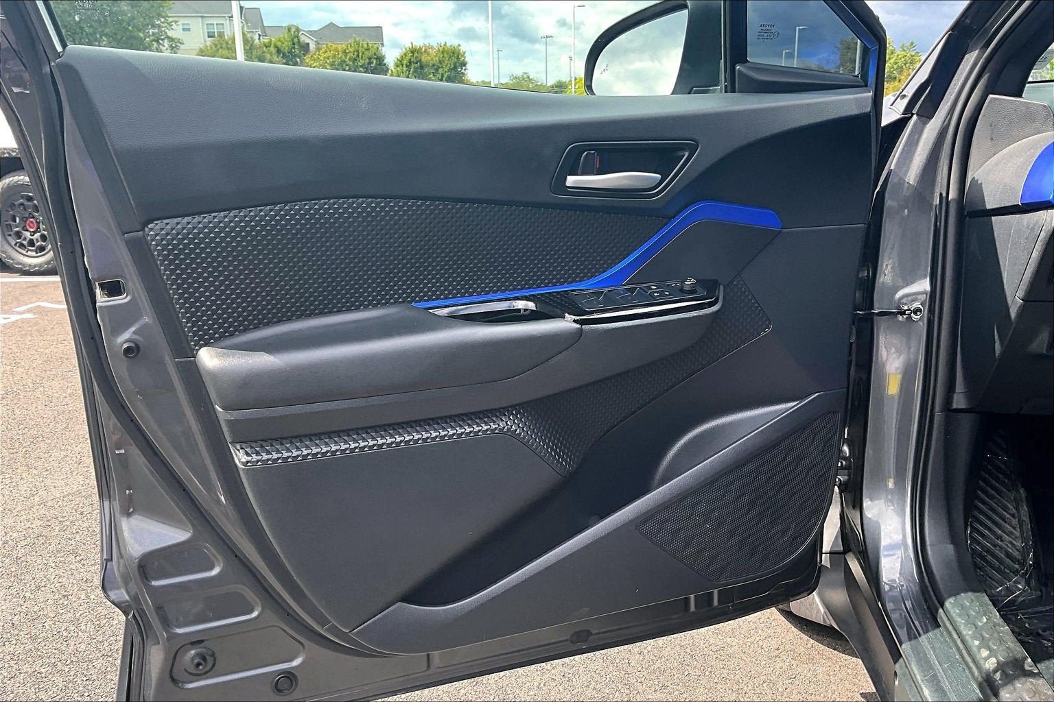Used 2022 Toyota C-HR XLE FWD image 20