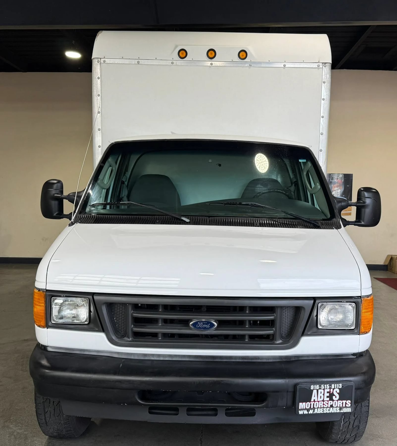 Used 2005 Ford E-350 and Econoline 350 Super Duty RWD image 2