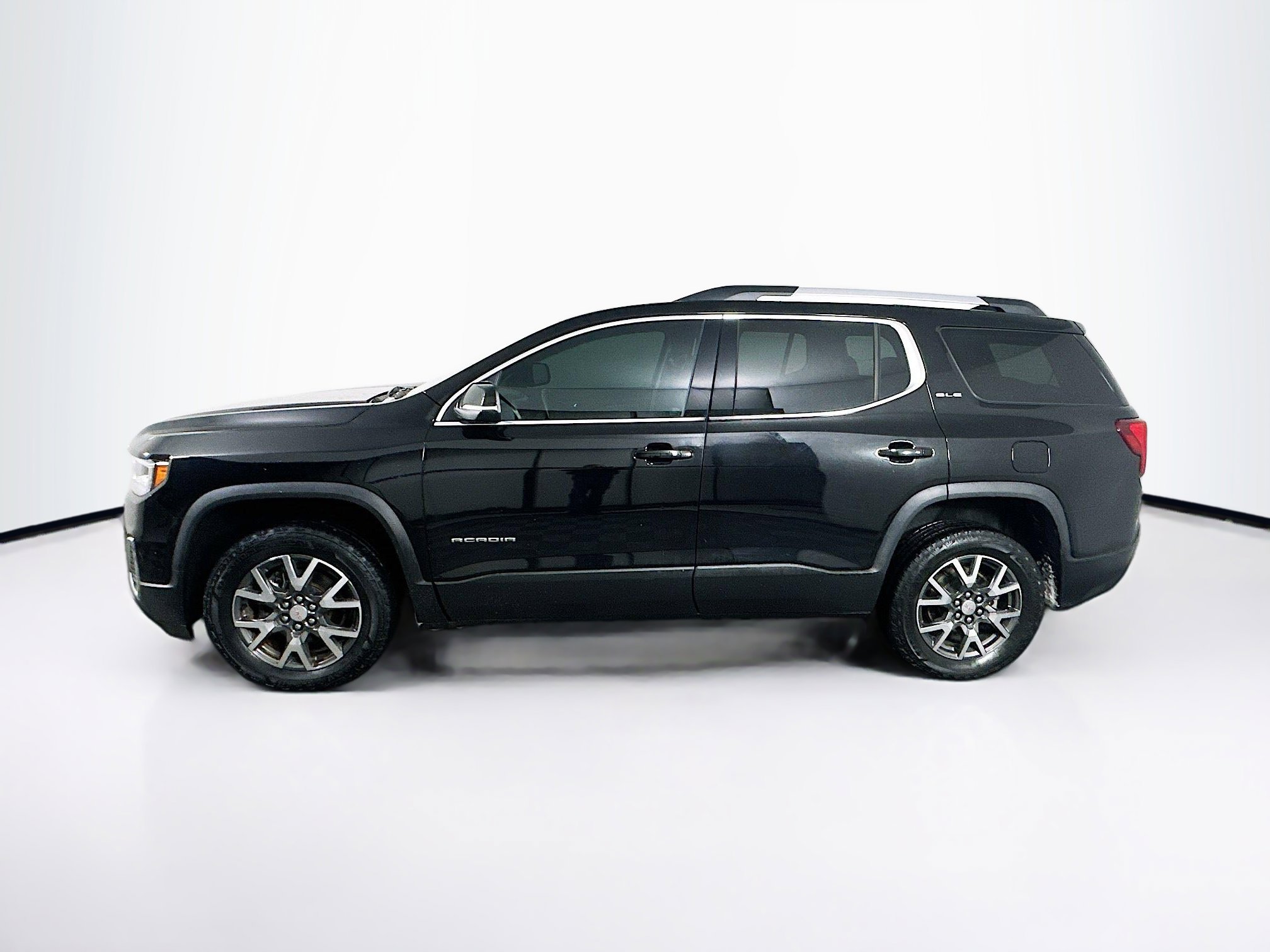 Used 2023 GMC Acadia SLE w/ Driver Convenience Package image 4