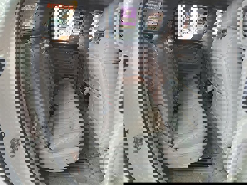 Used 2010 Saturn Outlook XR image 19