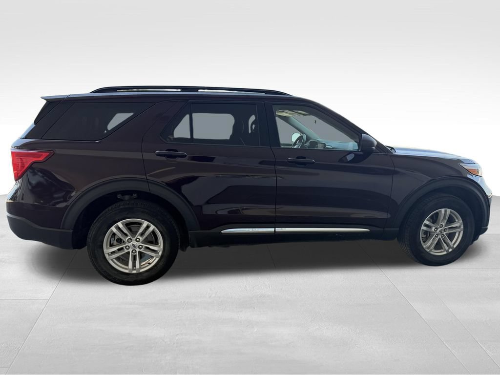 Used 2023 Ford Explorer XLT w/ Equipment Group 202A AWD/4WD image 5
