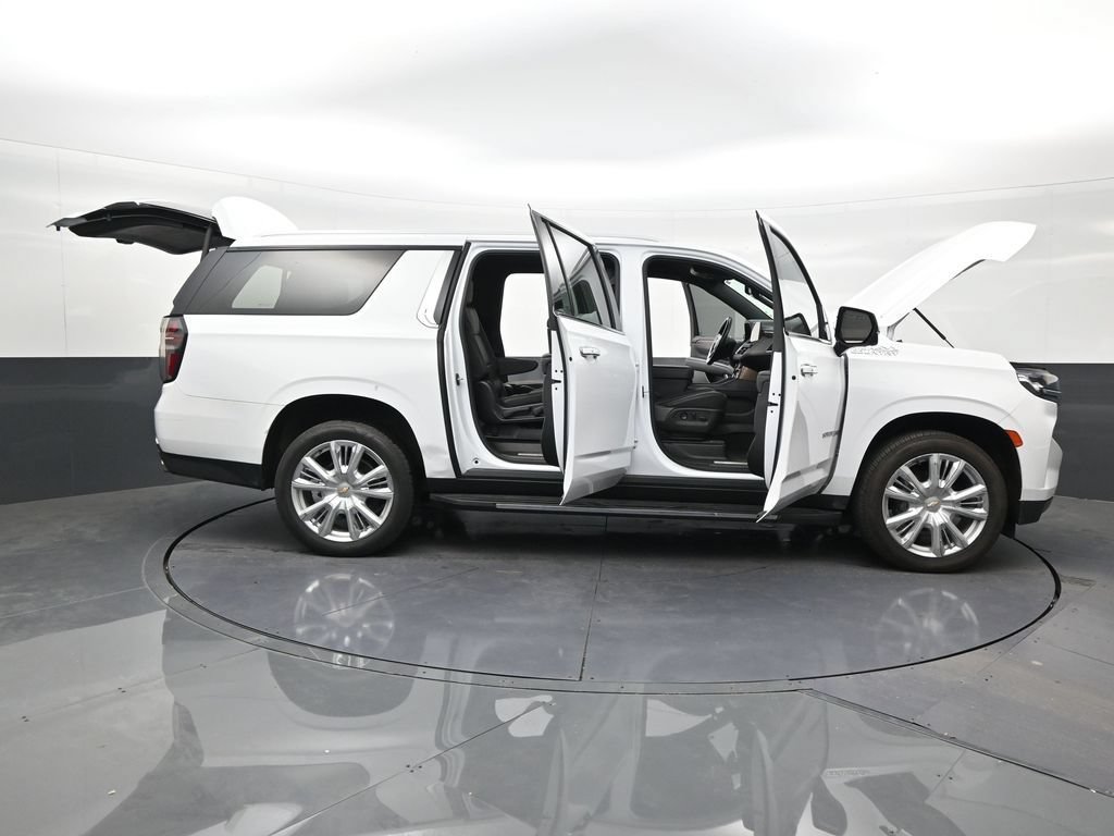 Used 2022 Chevrolet Suburban High Country RWD image 28