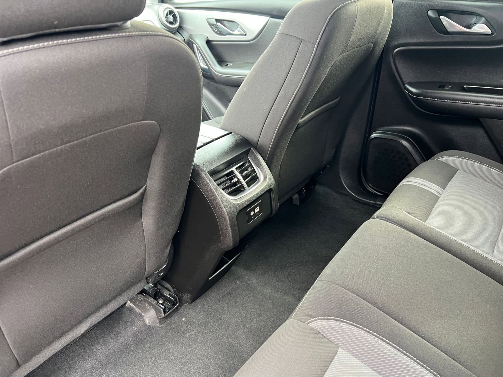Used 2025 Chevrolet Blazer LT FWD image 25