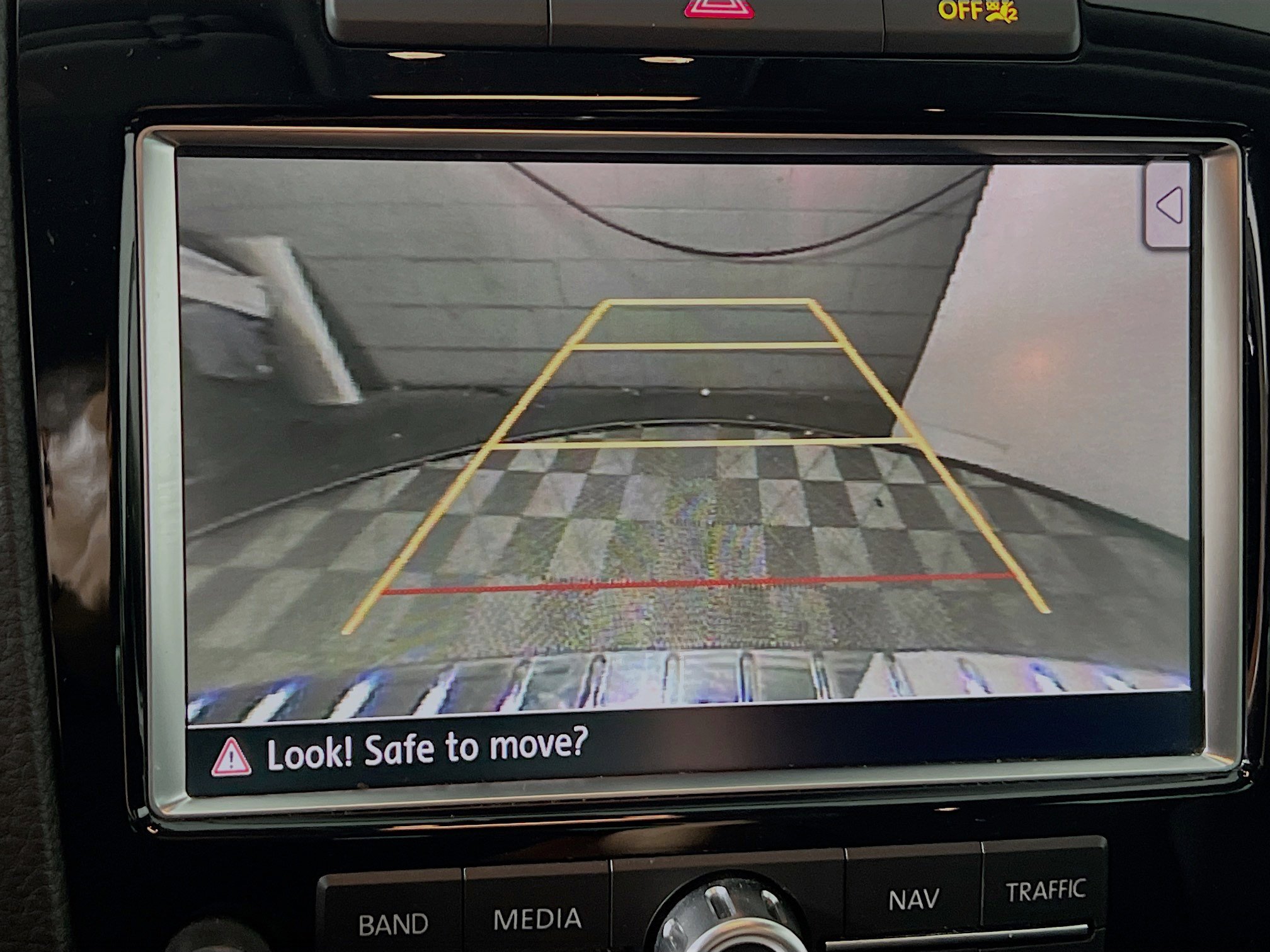 Used 2014 Volkswagen Touareg Sport image 28