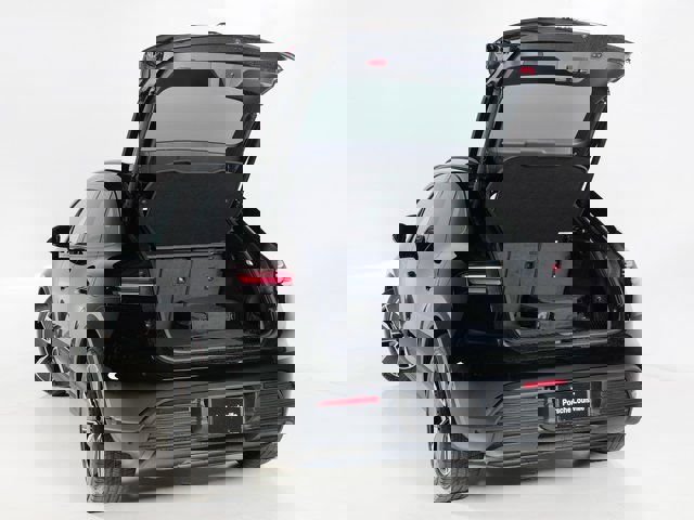 New 2025 Porsche Macan 4 Electric image 31