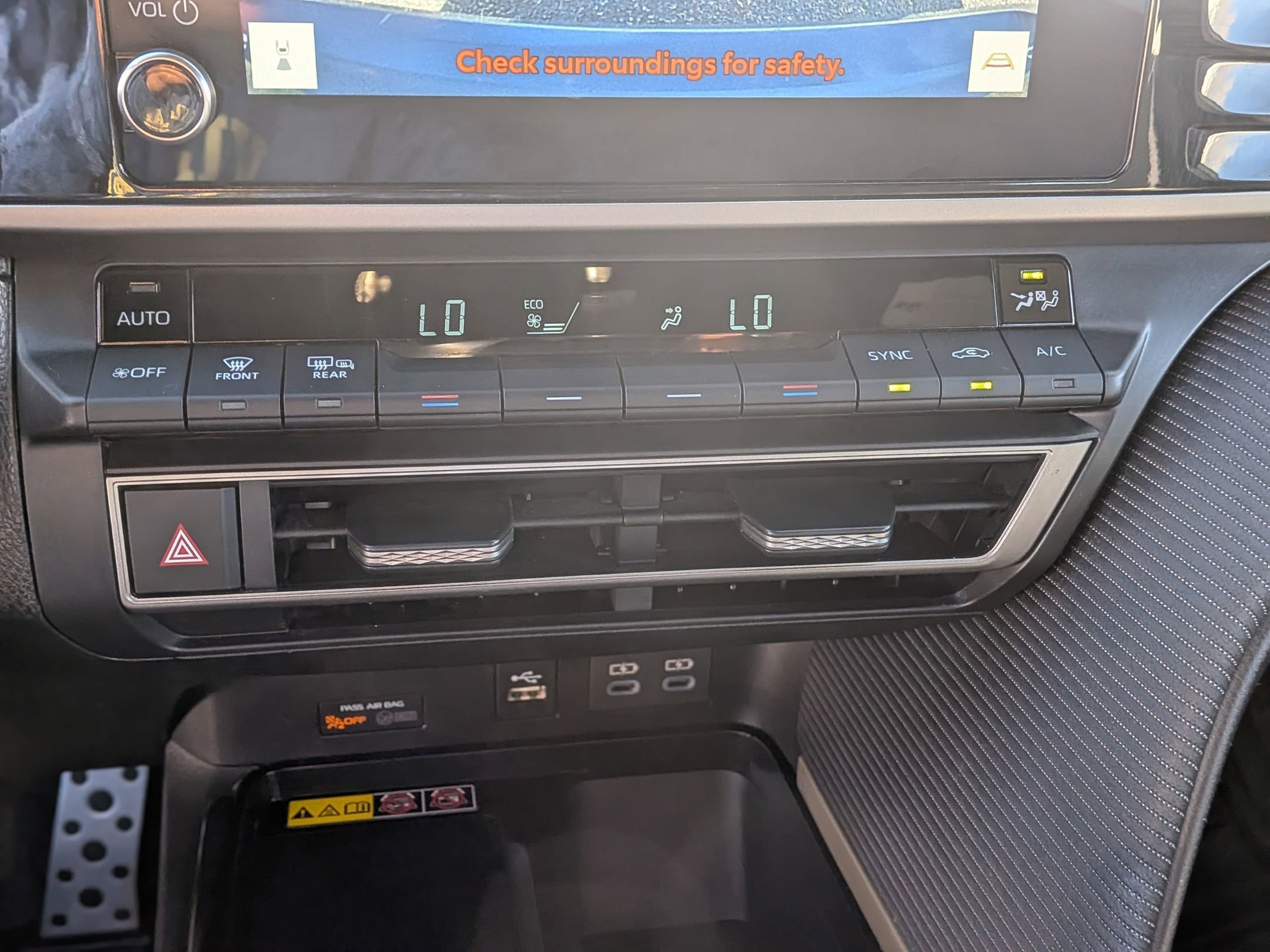 Used 2025 Toyota Camry SE image 30