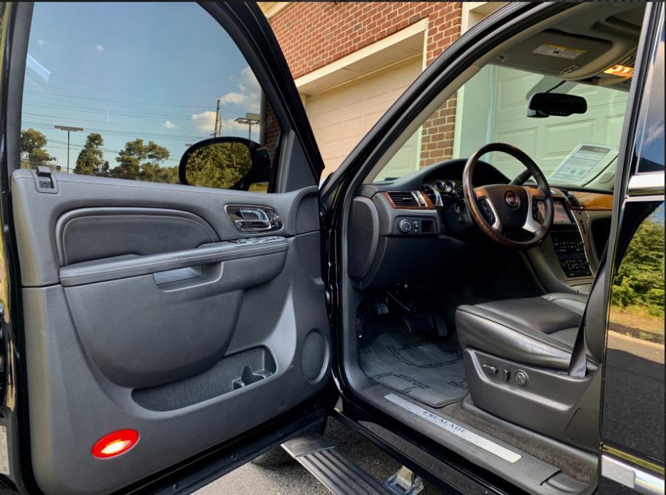Used 2013 Cadillac Escalade Premium AWD/4WD image 4