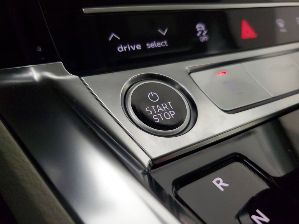 Used 2024 Audi Q8 e-tron Premium Plus w/ Premium Plus Package image 32