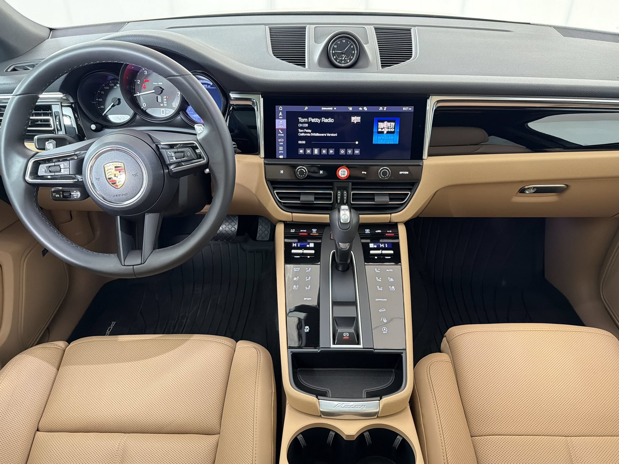 Certified 2026 Porsche Macan AWD/4WD image 19