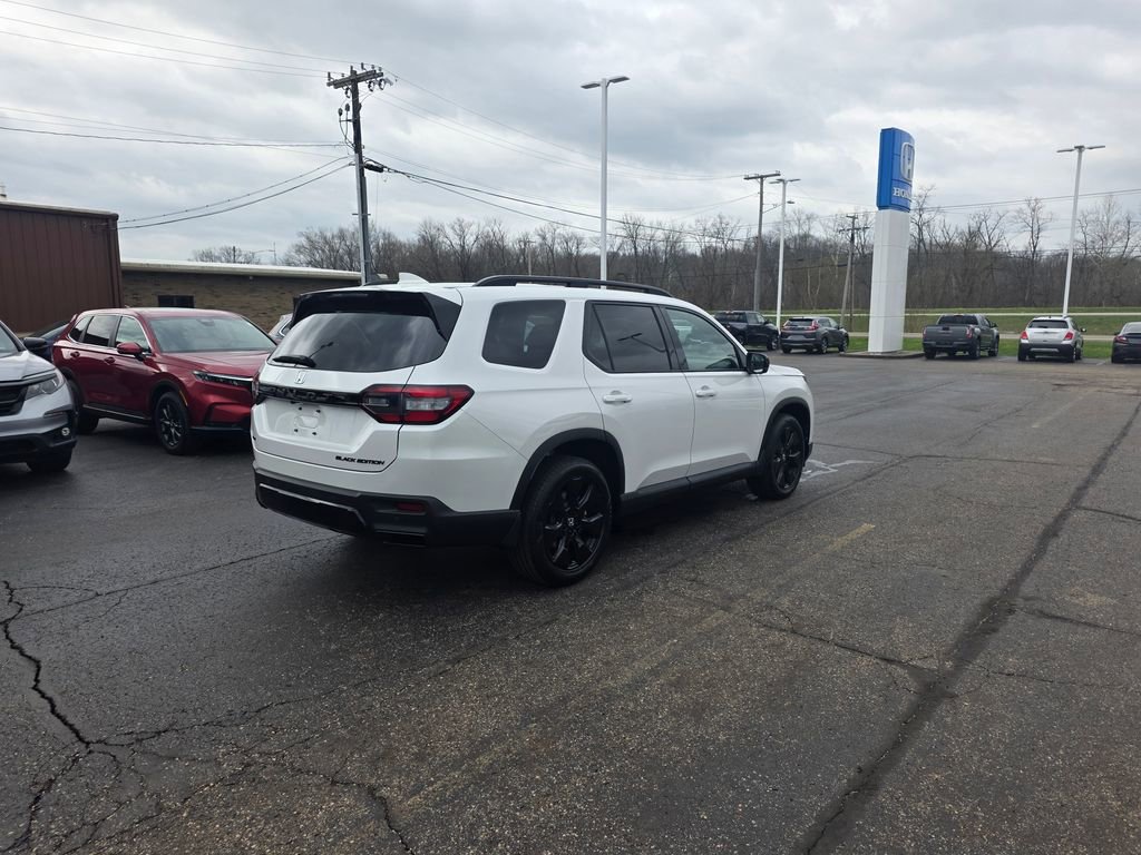 New 2026 Honda Pilot Black Edition image 3