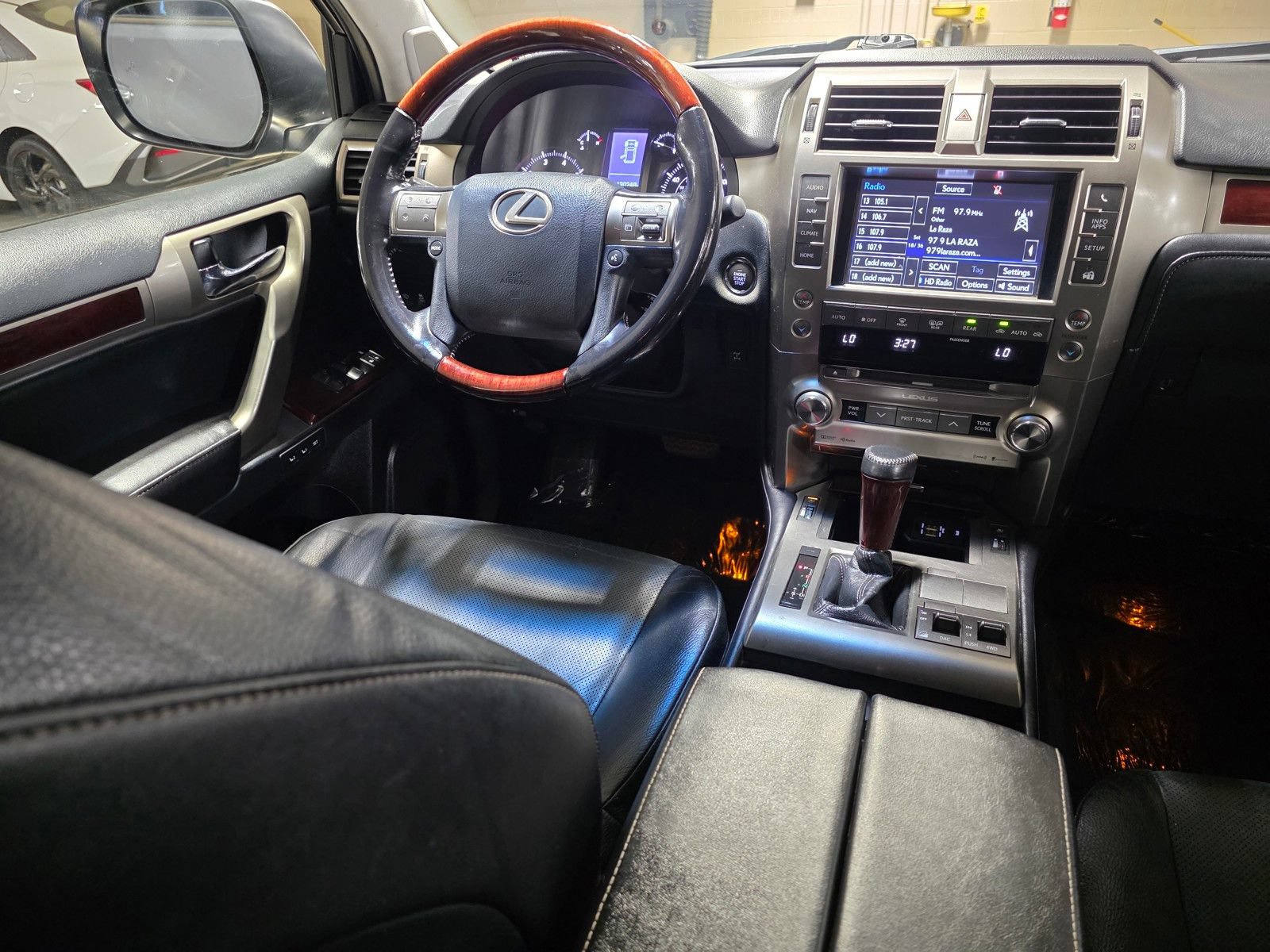 Used 2016 Lexus GX 460 w/ Premium Package AWD/4WD image 21