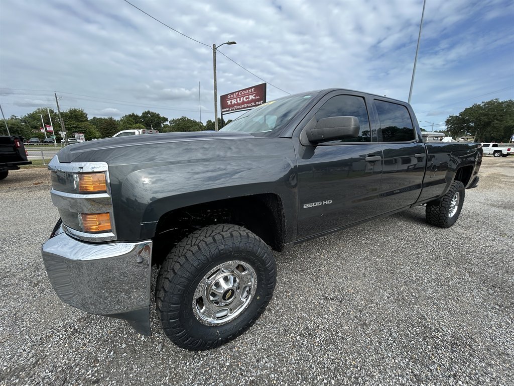 Used 2017 Chevrolet Silverado 2500 W/T AWD/4WD image 2