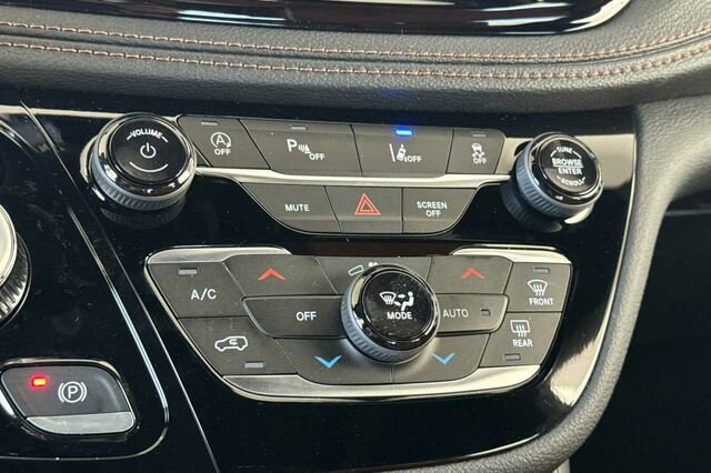 New 2026 Chrysler Pacifica Pinnacle image 20