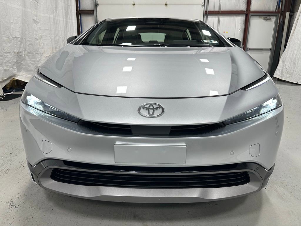 Used 2025 Toyota Prius XLE image 2