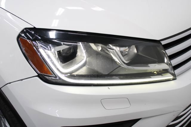 Used 2015 Volkswagen Touareg Sport AWD/4WD image 23