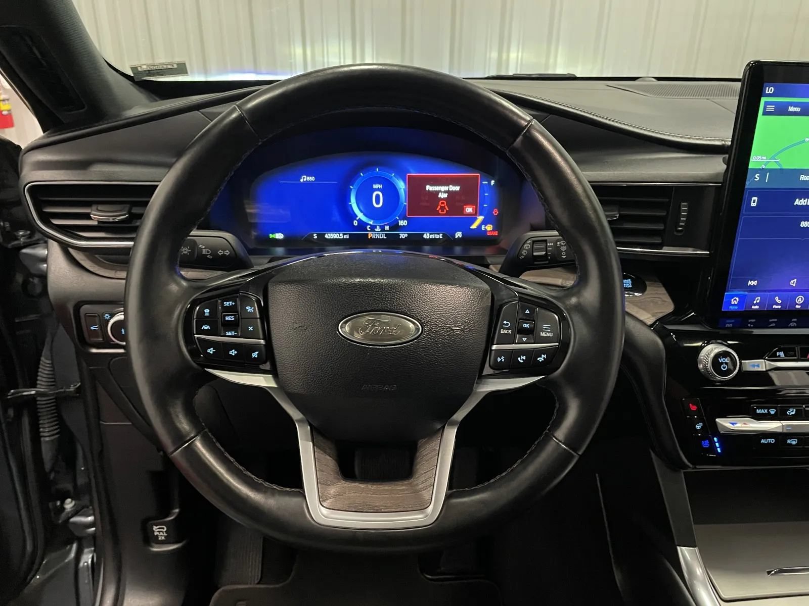 Used 2023 Ford Explorer Platinum w/ Technology Package AWD/4WD image 20
