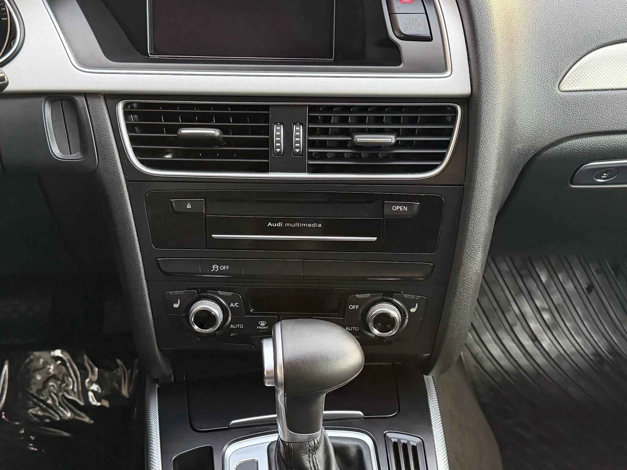 Used 2015 Audi A4 2.0T Premium Plus w/ Technology Package image 18
