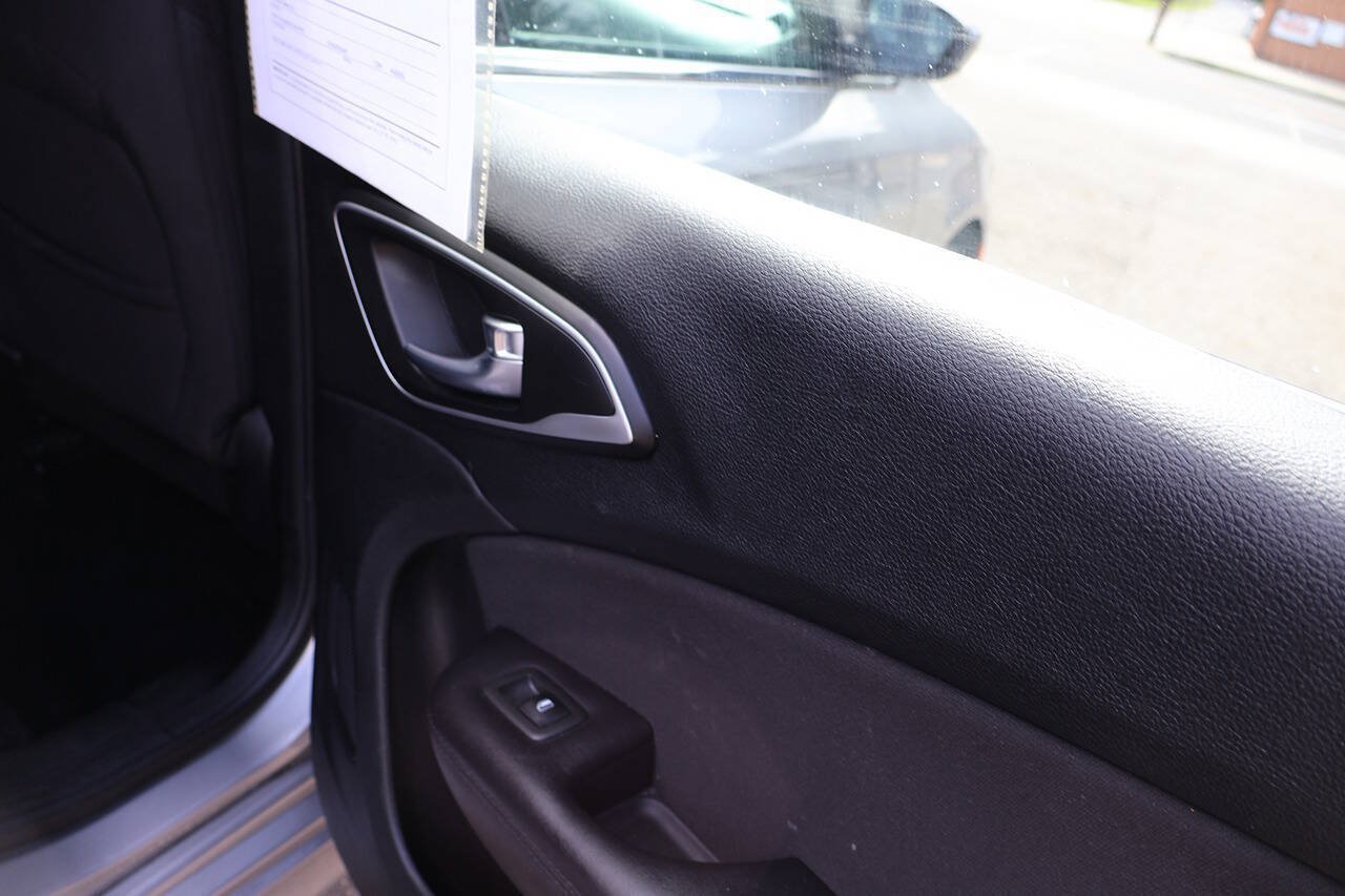 Used 2015 Chrysler 200 Limited w/ Convenience Group FWD image 23