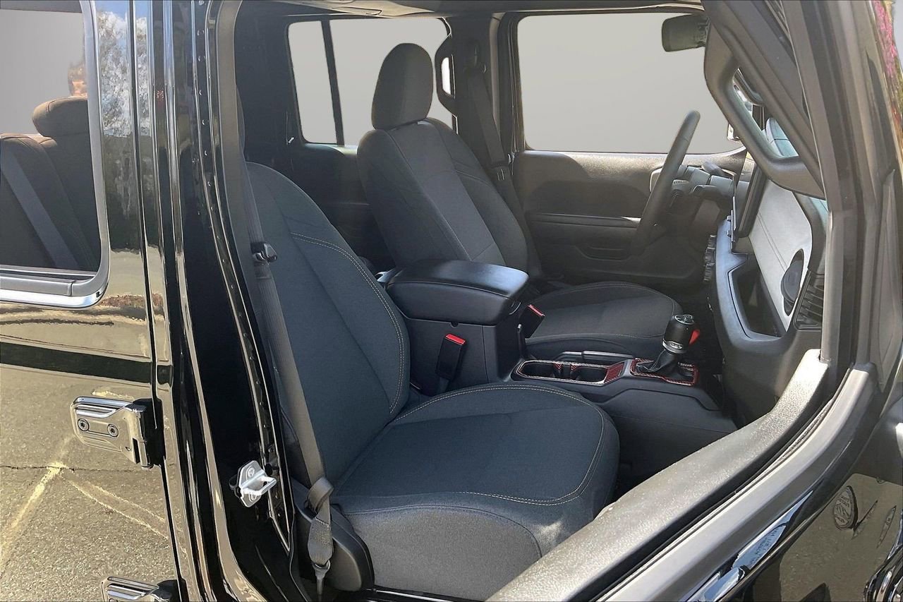 Certified 2024 Jeep Gladiator Mojave AWD/4WD image 23