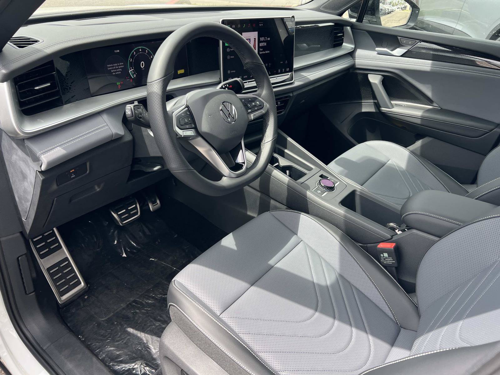 New 2026 Volkswagen Tiguan SE R-Line FWD image 5