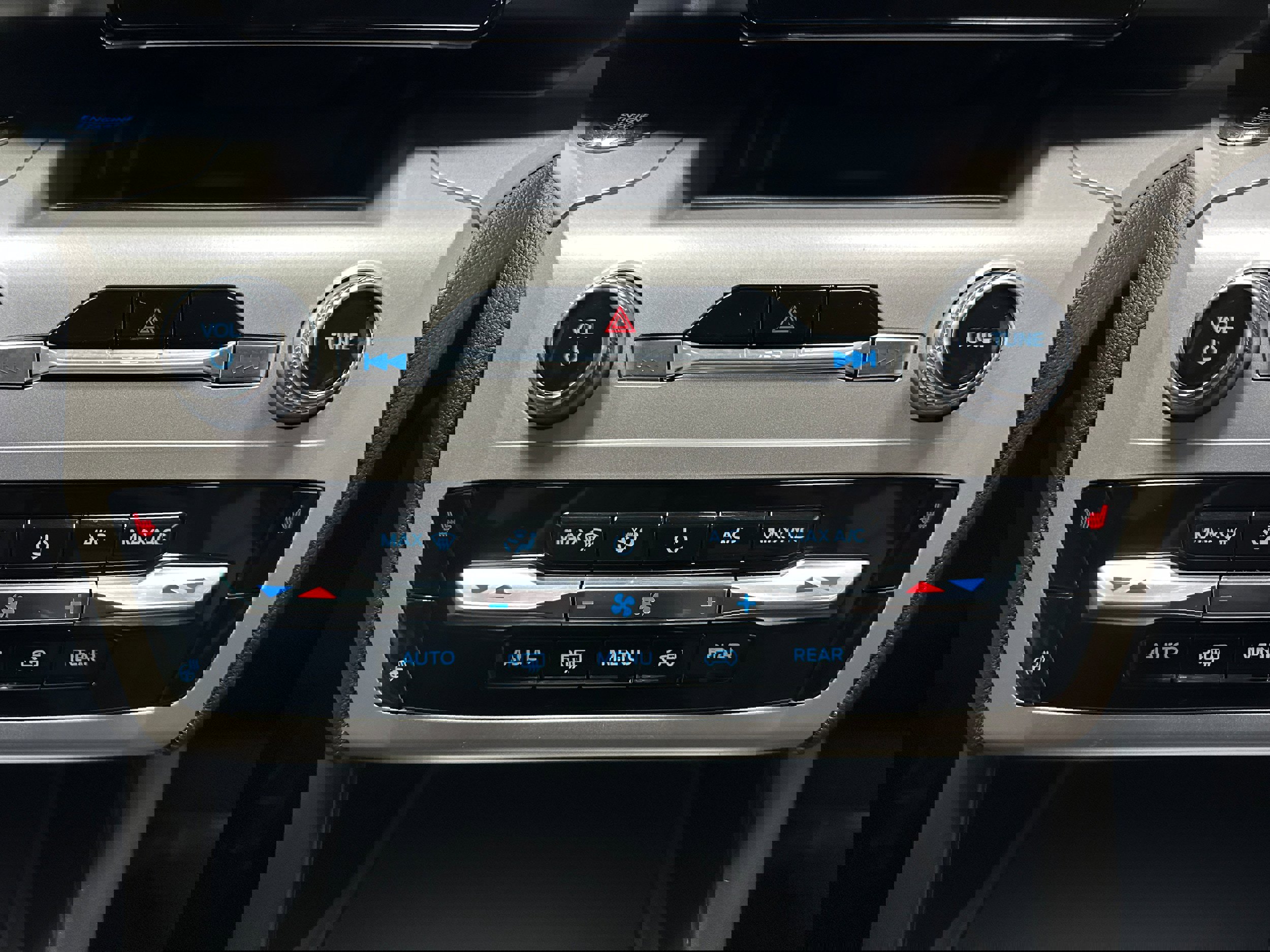 Certified 2023 Ford Explorer XLT w/ Equipment Group 202A image 22