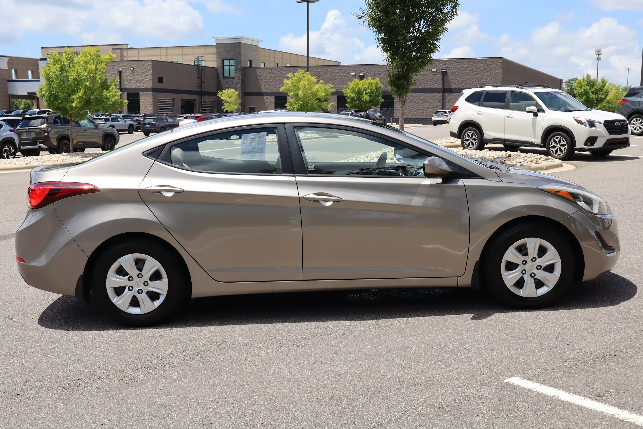 Used 2016 Hyundai Elantra SE FWD image 9
