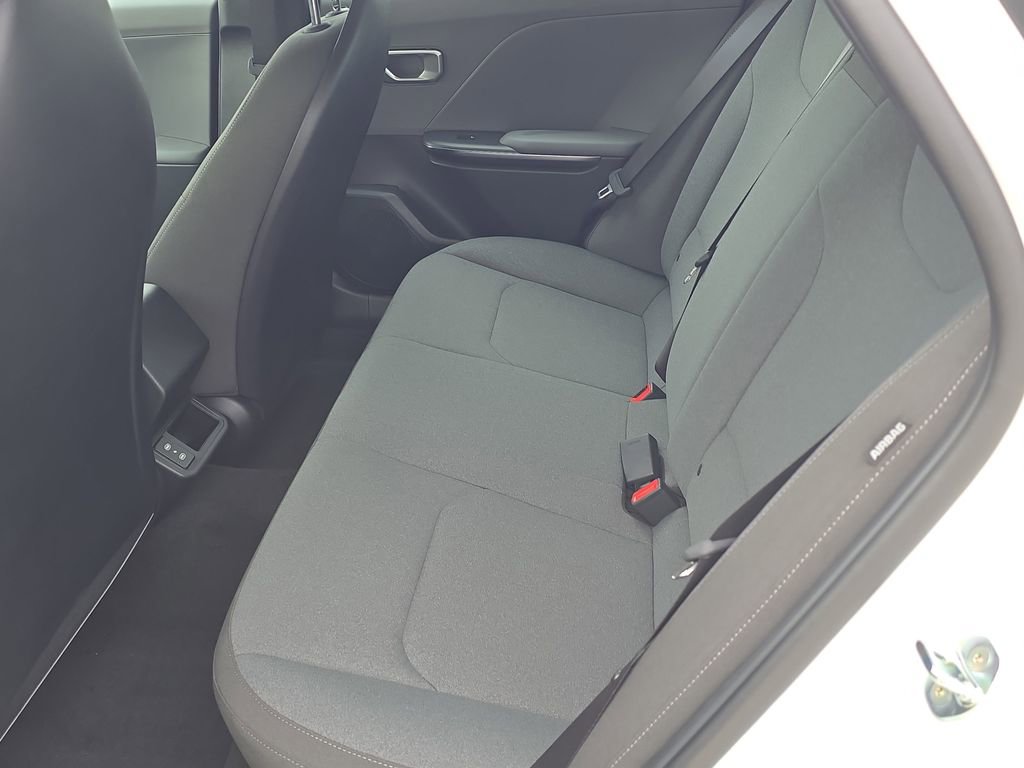New 2025 Kia K4 LXS image 18