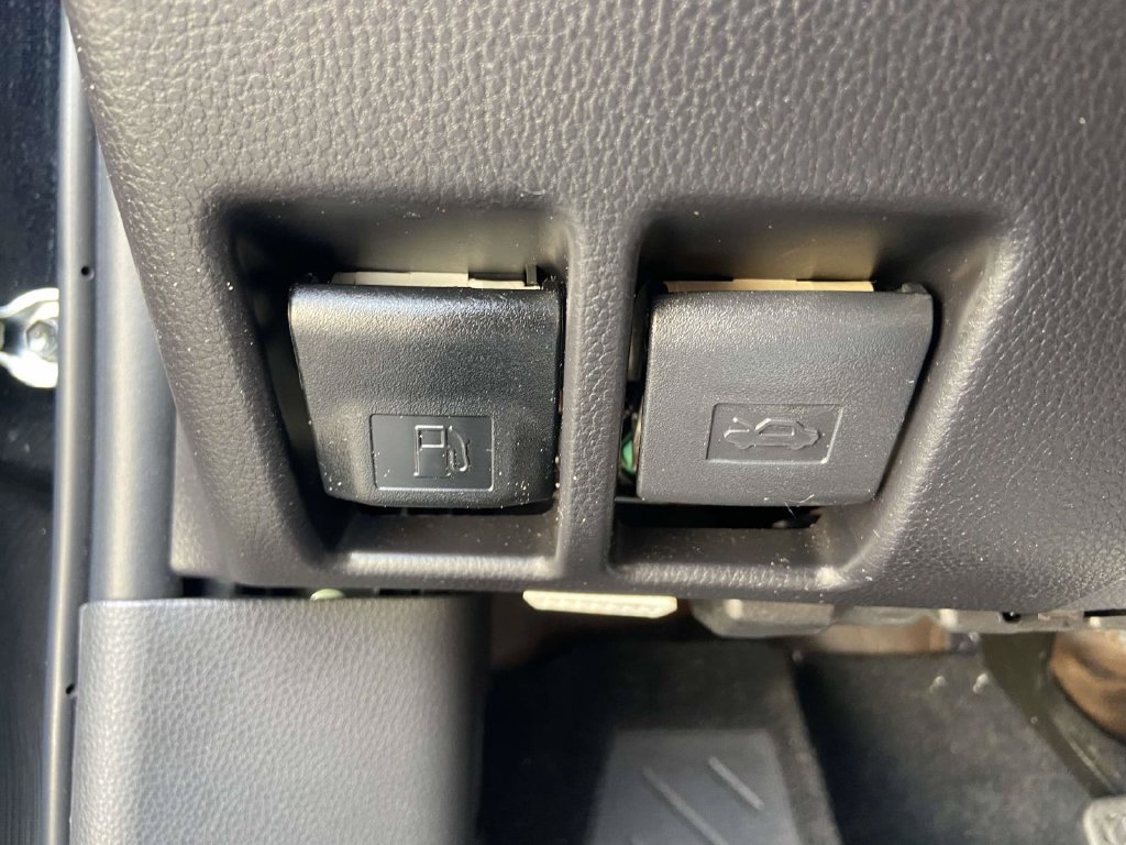 Used 2025 Toyota RAV4 LE FWD image 30