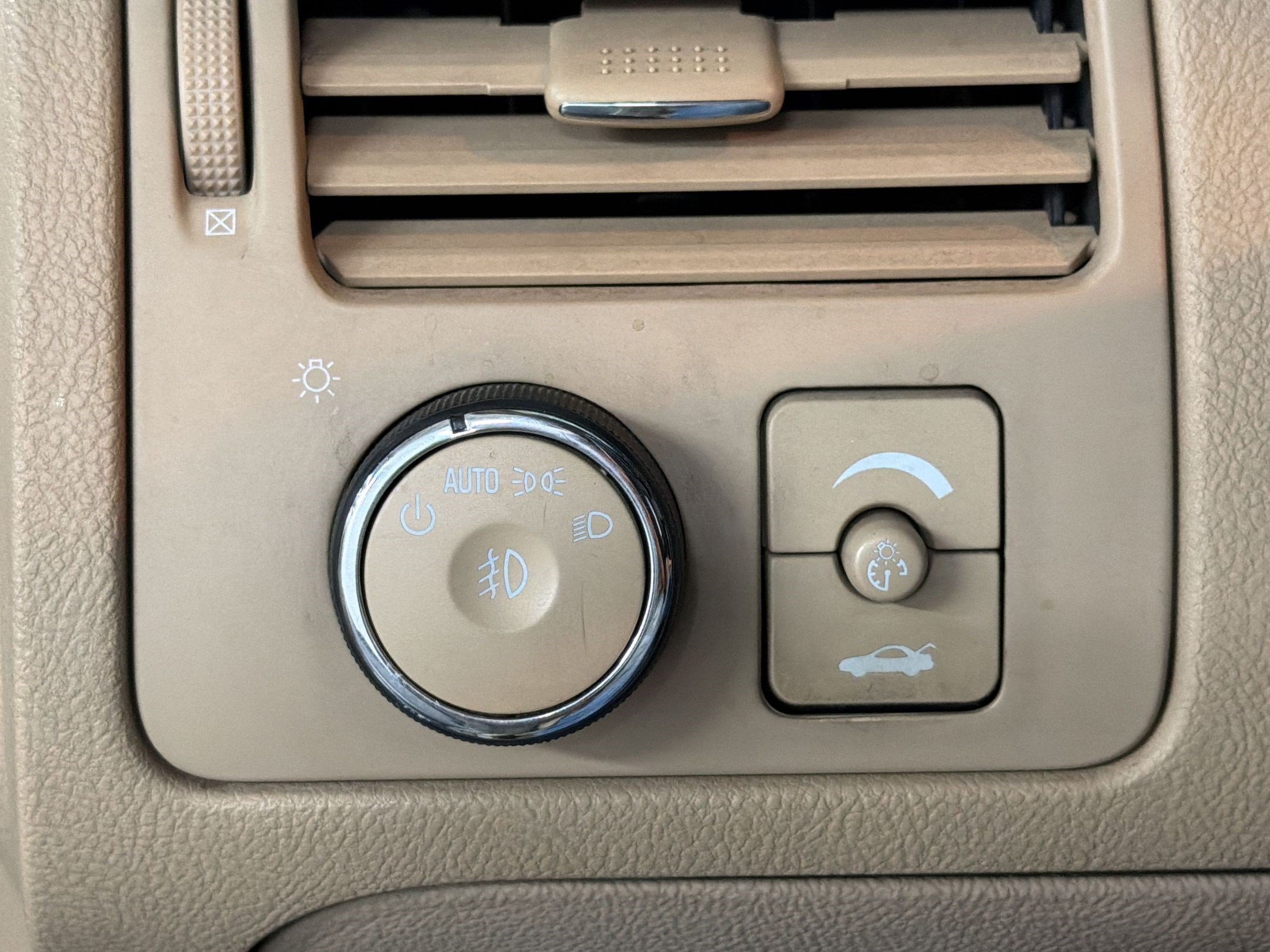 Used 2011 Buick Lucerne CX FWD image 19