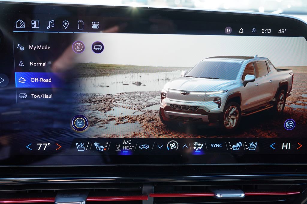 Certified 2025 Chevrolet Silverado EV RST AWD/4WD image 39