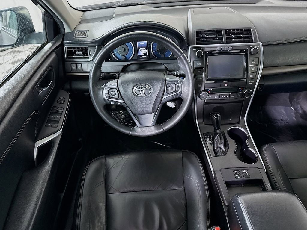 Used 2017 Toyota Camry XLE w/ Moonroof Package image 3