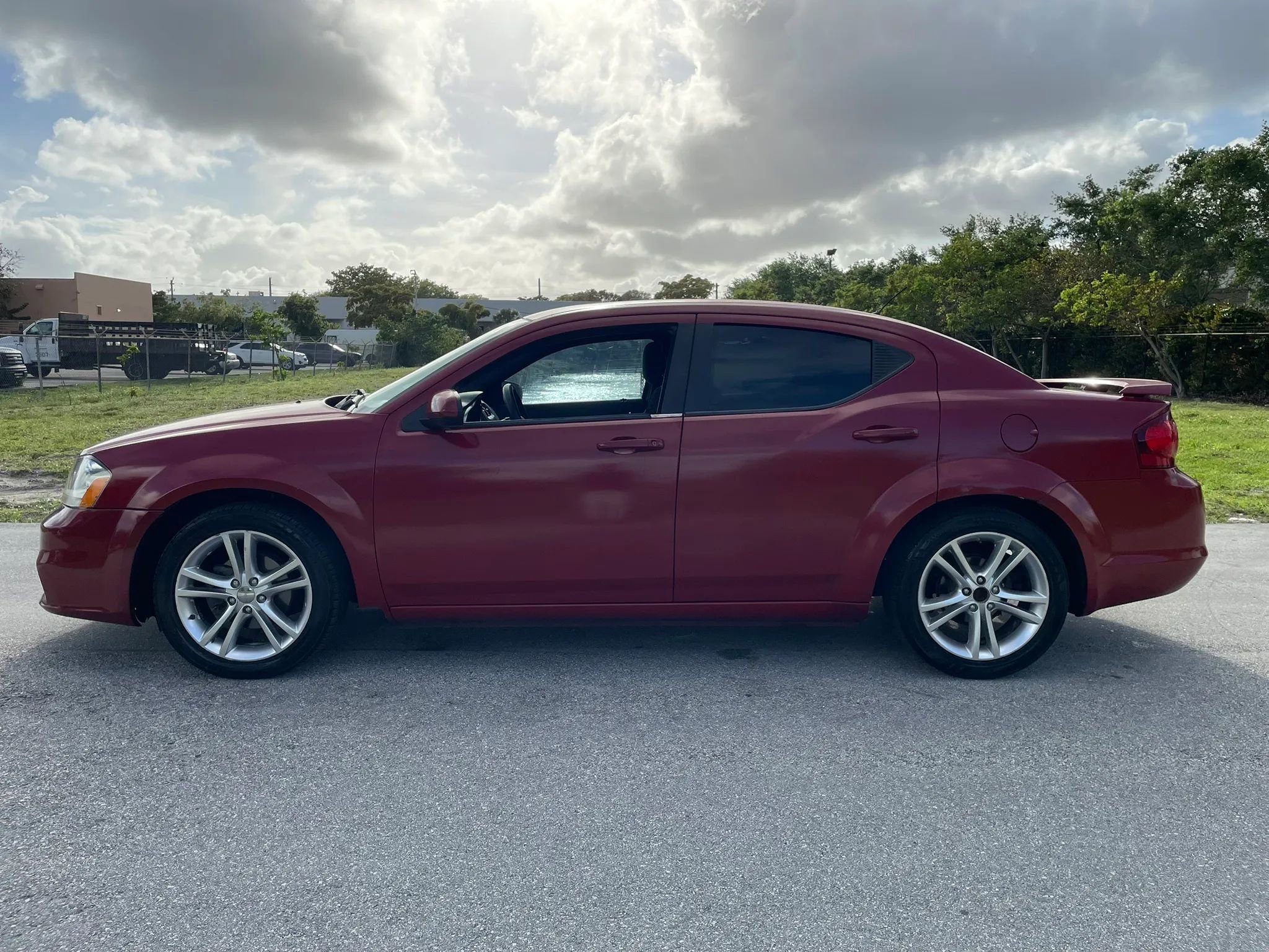 Used 2011 Dodge Avenger FWD image 7